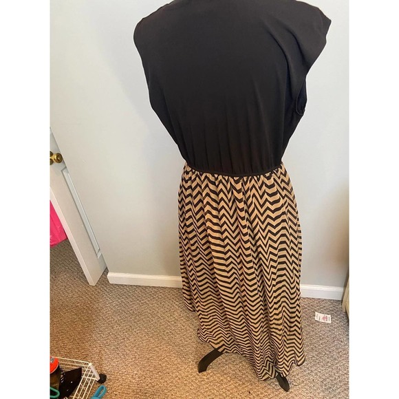 Black and Tan Chevron Print Dress - Picture 3 of 6